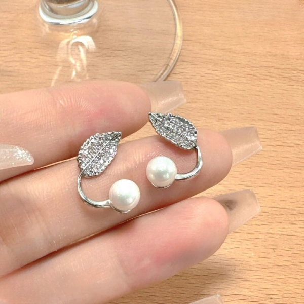 Korean Leaf Pearl Earings