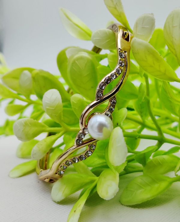 Graceful Adjustable Bracelet With Dazzling Pearl