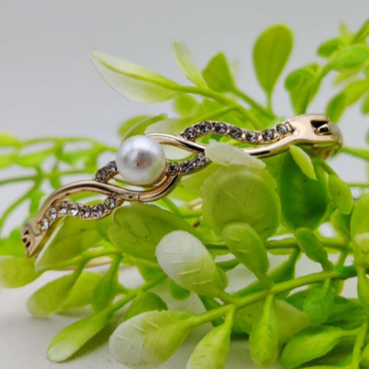 Graceful Adjustable Bracelet With Dazzling Pearl